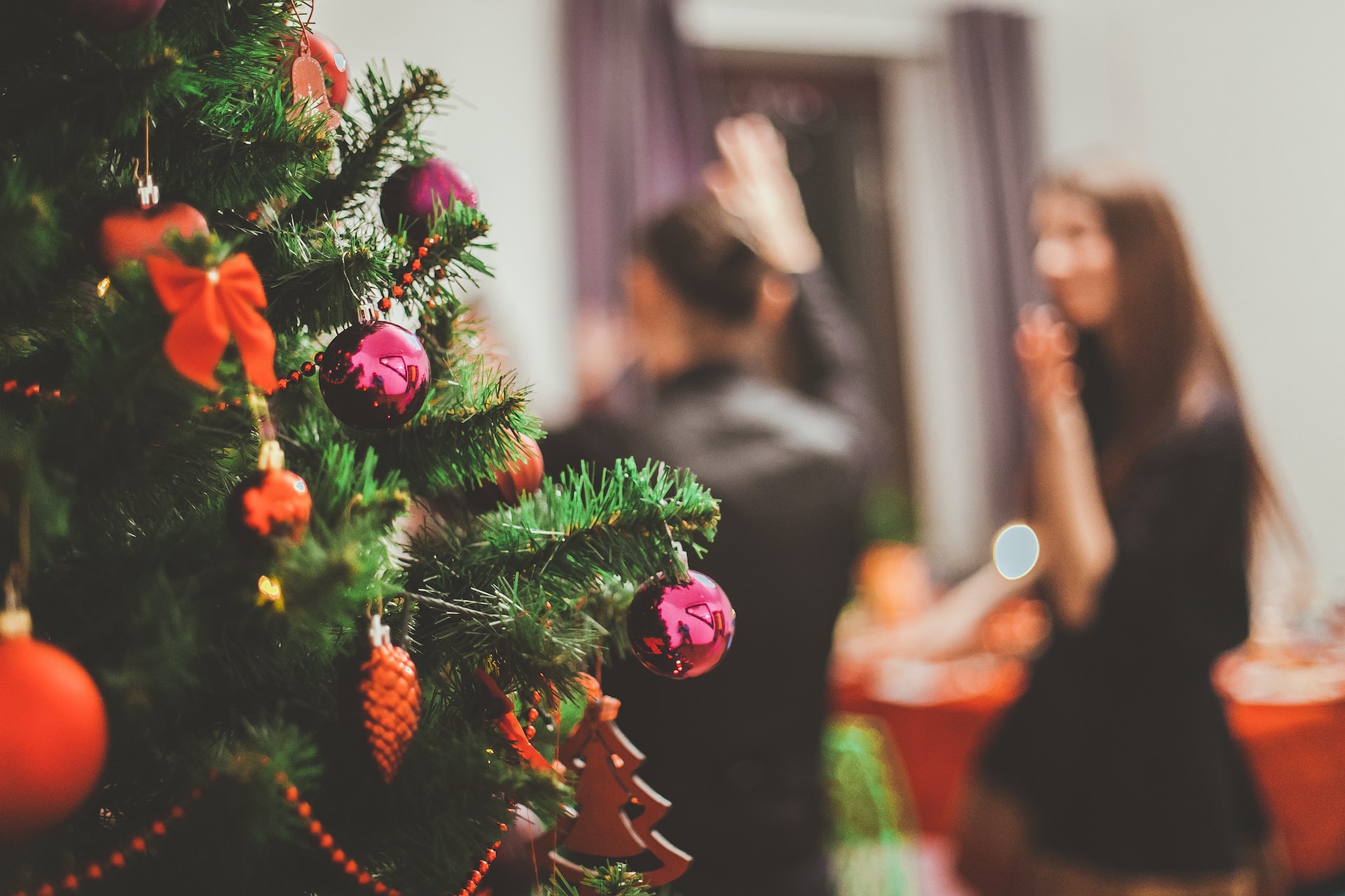 Hosting A Christmas Party 8 Tips From The Experts Savery Grazing